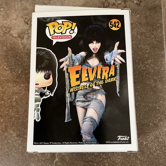 Elvira Mistress Of The Dark Pop Funko - Picture 3 of 7